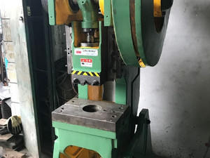 處理閑置資產，轉讓一批準新氣動與普通沖床